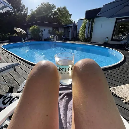 With Pool Terraces Near Feriehus *